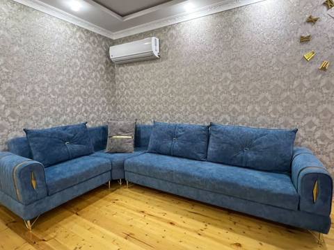 Künc divan satılır 550₼. Əla vəziyyətdədir. Açılır, baza var. Ünvan — esyasatisi — Mobilya