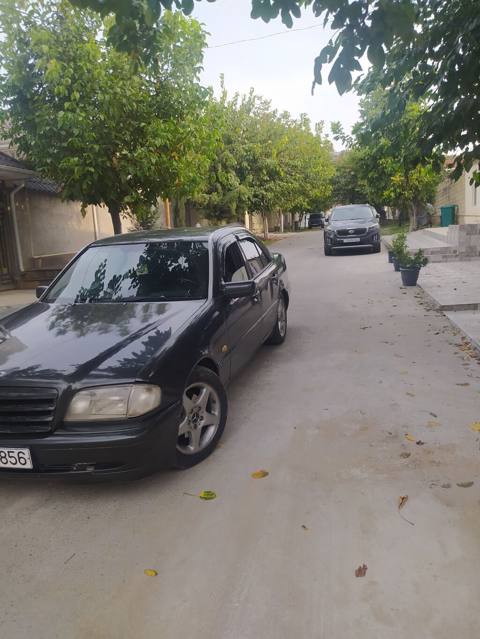 Mercedes-Benz C-Class: 2 l 1994 il Sedan — Shamakhi