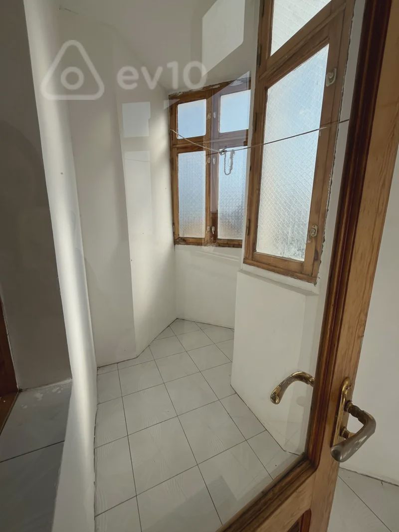 For sale: 4-room apartment (old building), 100 m² — Mənzil, Bakı (11)