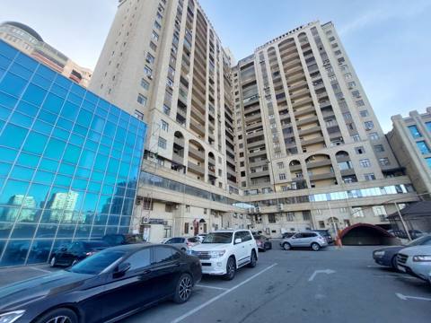 Nərimanov Rayonunda, "Sweet House" Binasında Panoramik Park — Баку