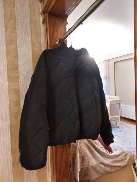 Qadın qısa qara jaket - Model: qısa, oversize kəsim - Rəng: mat qara — 35 ₼ · Баку · Jaketlər Qadın qısa qara jaket - Model: qısa, oversize kəsim - Rəng: mat qara — Баку