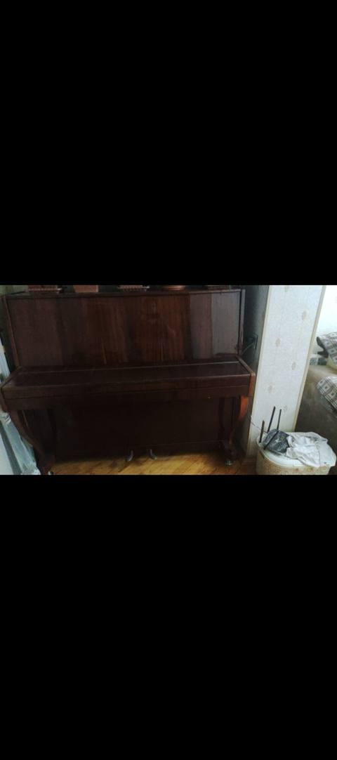 Akustik pianino – upright tipli - Korpus: parlaq tünd-qəhvəyi taxta — 200 ₼ · Баку · Pianino və digər klaviş alətləri Akustik pianino – upright tipli - Korpus: parlaq tünd-qəhvəyi taxta — Баку