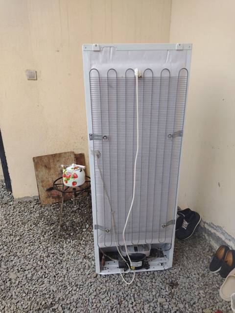 İki kameralı məişət soyuducusu - Üst hissədə dondurucu, aşağıda əsas — Large household appliances