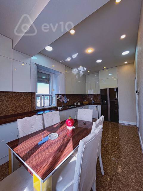 4 otaqlı mənzil, 352 m², qarabag kucesi — kirayə — Bakı
