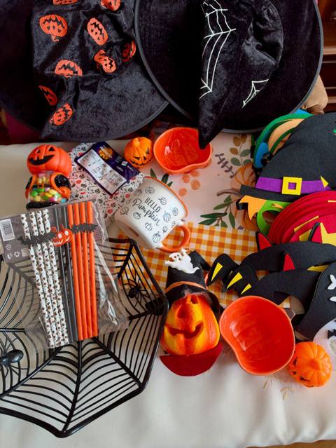 Halloween mövzusunda dekor və aksessuarlar dəsti Məzmun: - Parça — 50 ₼ · Bakı · Bayram dekoru və aksesuarları Halloween mövzusunda dekor və aksessuarlar dəsti Məzmun: - Parça — Bakı