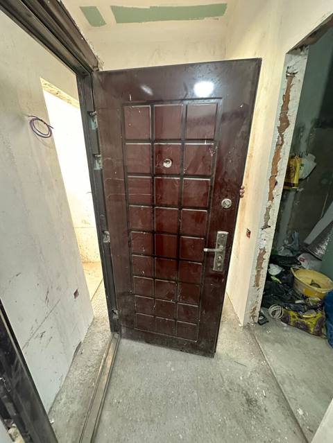 Seyf qapi 210/100sm 120azn qiymet sondur Bineqedi 1696 leli — Баку