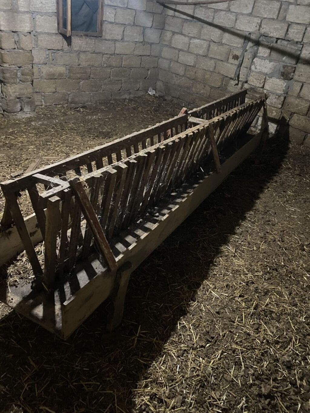Yem qabı, Yem üçün, Heyvanlar üçün — Heyvanlar, Mehdiabad (4)