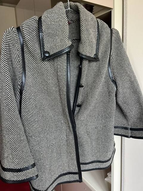 Qadin ucun kardiqan jaket matrealindadi isdidi — Баку