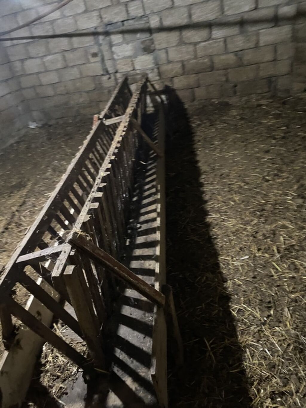 Yem qabı, Yem üçün, Heyvanlar üçün — Heyvanlar, Mehdiabad (2)