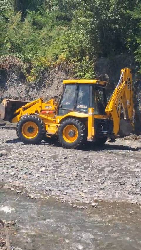 MST backhoe-loader (ekskavator-yükləyici) - Marka/model: MST (Auto — Zaqatala