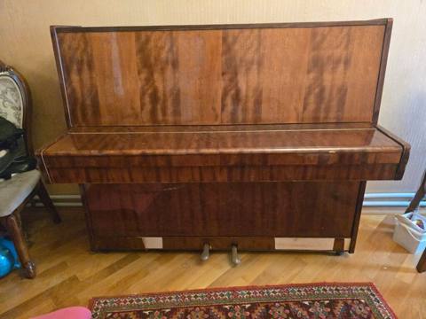 Pianino “Belorus” upright (akustik) - Korpus: tünd qoz rəngli laklı — Баку