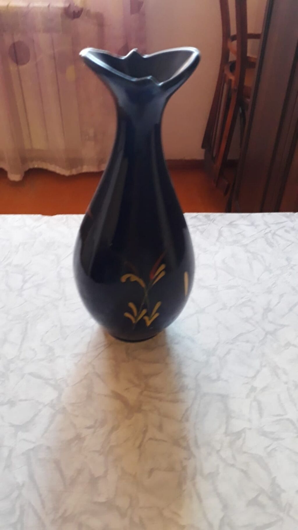 Bir vaza — Vaazalar, kreslolar, süni çiçəklər, Bakı (2)