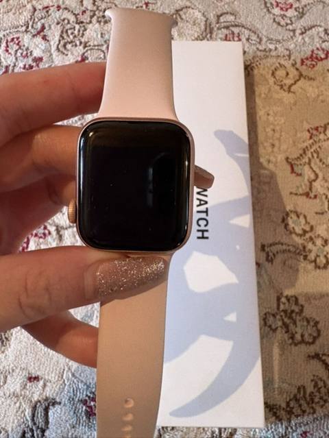 Məhsul: Apple Watch (kvadrat ekranlı model) Rəng: Qızılı korpus, açıq — 600 ₼ · Baku · Ağıllı saatlar Məhsul: Apple Watch (kvadrat ekranlı model) Rəng: Qızılı korpus, açıq — Baku