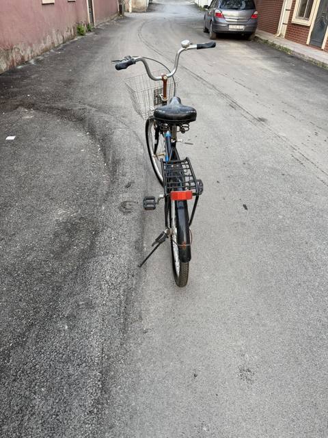İşlənmiş Şəhər velosipedi Stels, 26", sürətlərin sayı: 1 — 190 ₼ · Bakı · Yol velosipedləri İşlənmiş Şəhər velosipedi Stels, 26", sürətlərin sayı: 1 — Bakı