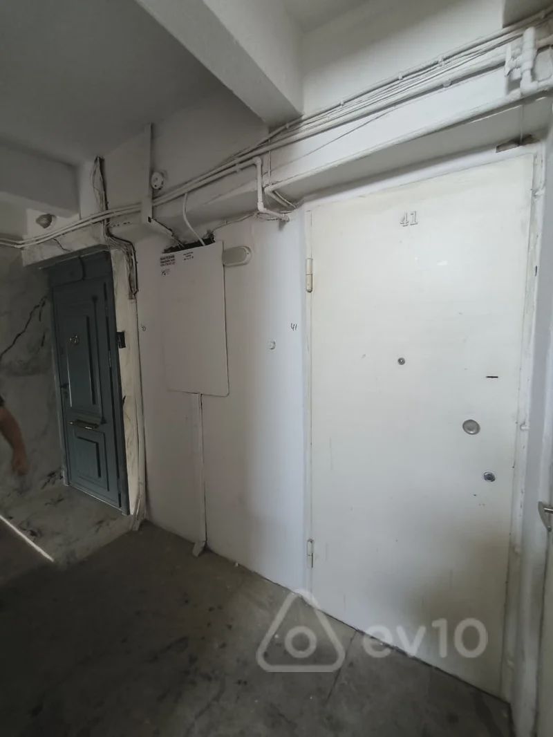 For sale: 2-room apartment (old building), 41 m² — Mənzil, Bakı (9)