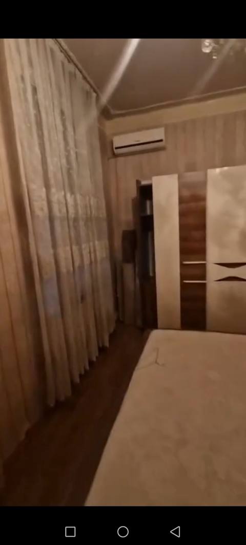 Genclik metrosun yaxınlıqı.Genclik Mollun yani.200 sayli orta — Baku