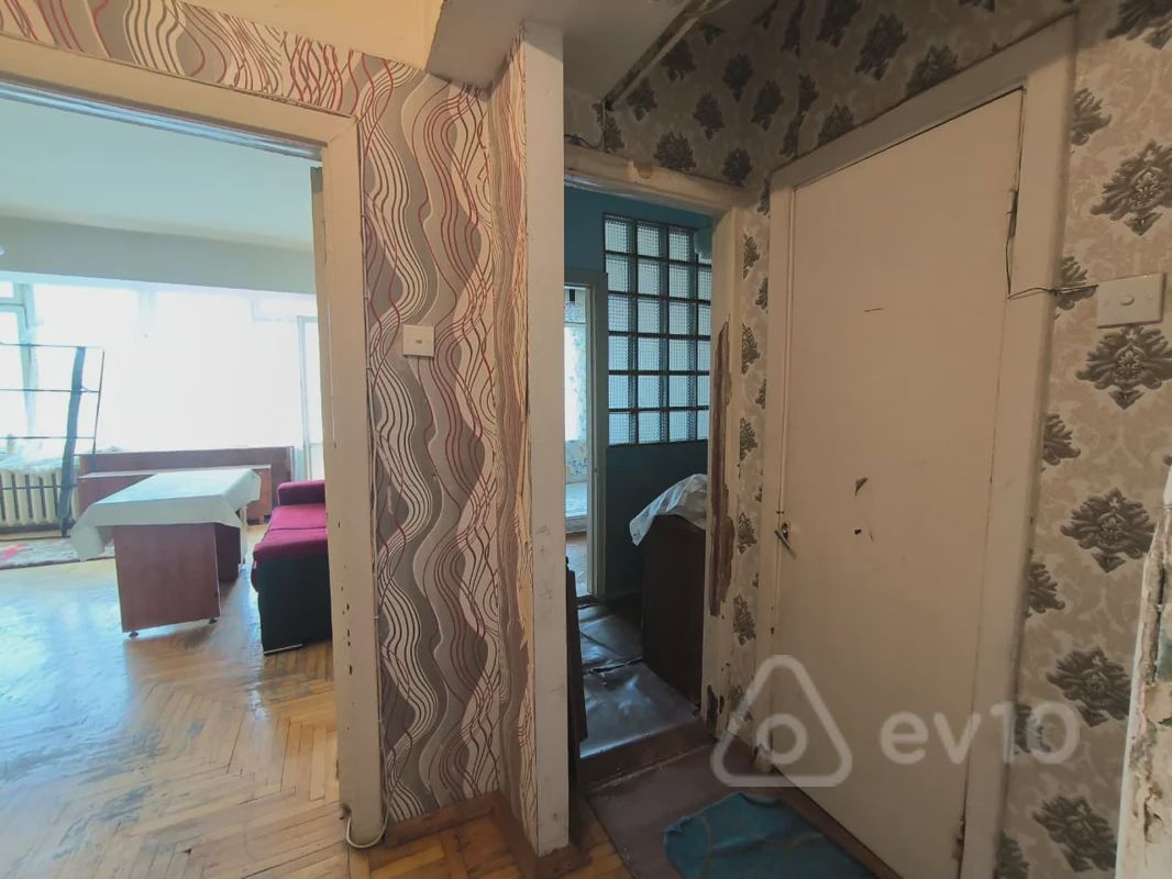For sale: 2-room apartment (old building), 41 m² — Mənzil, Bakı (12)