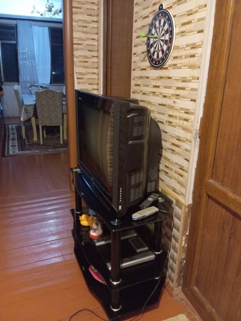 Köhnə tip kineskop televizor + şüşə TV stendi - Televizor: kineskop — 20 ₼ · Евлах · Televizor altlıqları və standlar Köhnə tip kineskop televizor + şüşə TV stendi - Televizor: kineskop — Евлах
