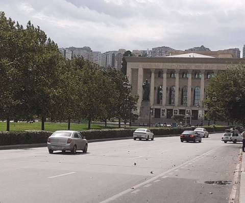 Maklerlər Narahat Etməsinlər BeşmərtəbəQış parkin yaninda Nizami — Baku