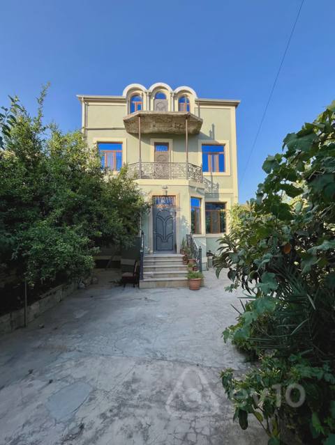12 otaqlı həyət evi, 400 m², Bakıxanov q — kirayə — Баку