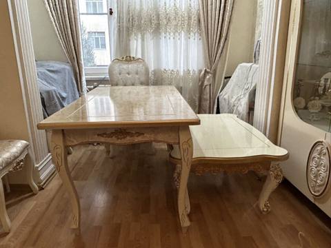 Qonaq otağı üçün, İşlənmiş, Açılmayan, Dördbucaq masa, 6 stul — 300 ₼ · Хырдалан · Masalar və stullar Qonaq otağı üçün, İşlənmiş, Açılmayan, Dördbucaq masa, 6 stul — Хырдалан