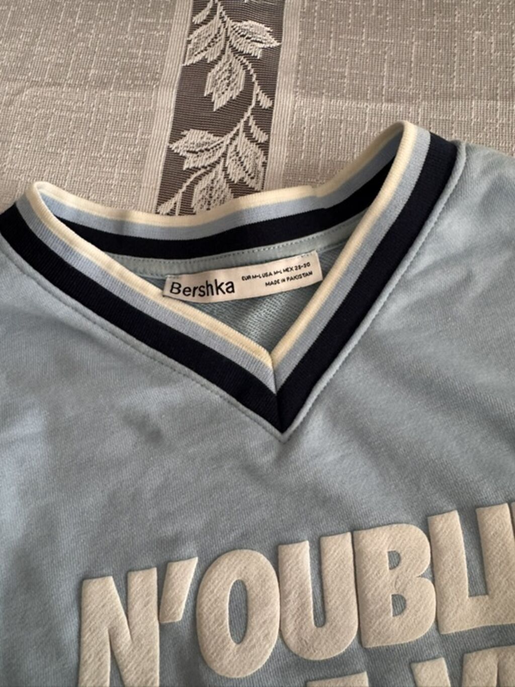 Bershka qadın köynəyi 𝐀𝐥𝐢𝐧𝐢𝐛 𝟔𝟎 𝐦𝐚𝐧𝐚𝐭𝐚‼ 𝐁𝐢𝐫𝐝𝐞𝐟𝐞𝐦 𝐠𝐞𝐲𝐧𝐢𝐥𝐢𝐛,𝐧𝐞𝐜𝐞 — Futbolka və polo, Bakı (4)