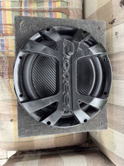 Pioneer subwoofer + qutu - Brend: Pioneer - Tip: Avto subwoofer — 35 ₼ · Sumgayit · Avtomobil akustikası Pioneer subwoofer + qutu - Brend: Pioneer - Tip: Avto subwoofer — Sumgayit