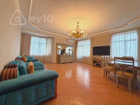 4 otaqlı mənzil, 186 m², Səməd Vurğun küç — Nərmin.x