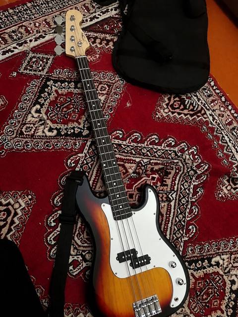 4 simli elektrik bas gitara – Precision tərzində - Korpus: Sunburst — 250 ₼ · Баку · Gitarlar və digər simli alətlər 4 simli elektrik bas gitara – Precision tərzində - Korpus: Sunburst — Баку