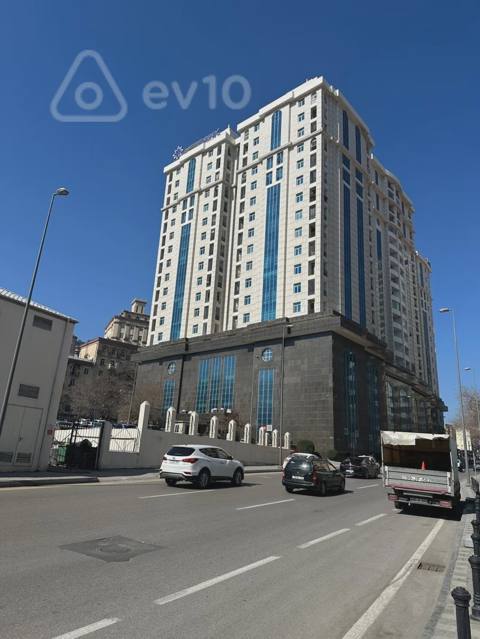 4 otaqlı mənzil, 204.1 m², İnşaatşılar pr — 589 000 ₼ · 4 xonali · 204.1 m² · 14/22 qavat · Баку, Yasamal · Mənzil 4 otaqlı mənzil, 204.1 m², İnşaatşılar pr — Баку