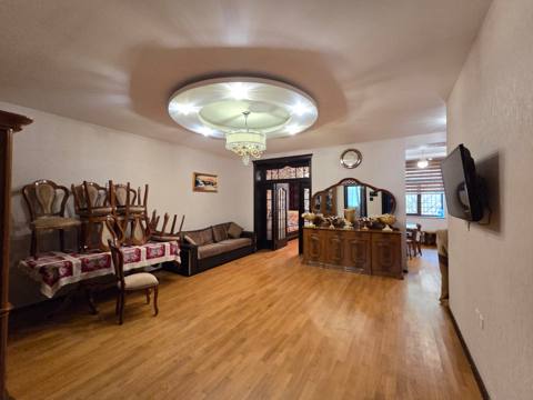 Satış: 3 otaqlı Köhnə tikili, 90 m², Yasamal rayonu — Bakı