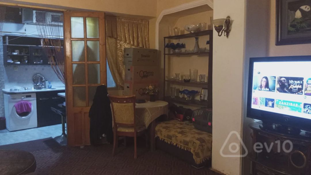 For sale: 2-room apartment (old building), 70 m² — Mənzil, Bakı (11)
