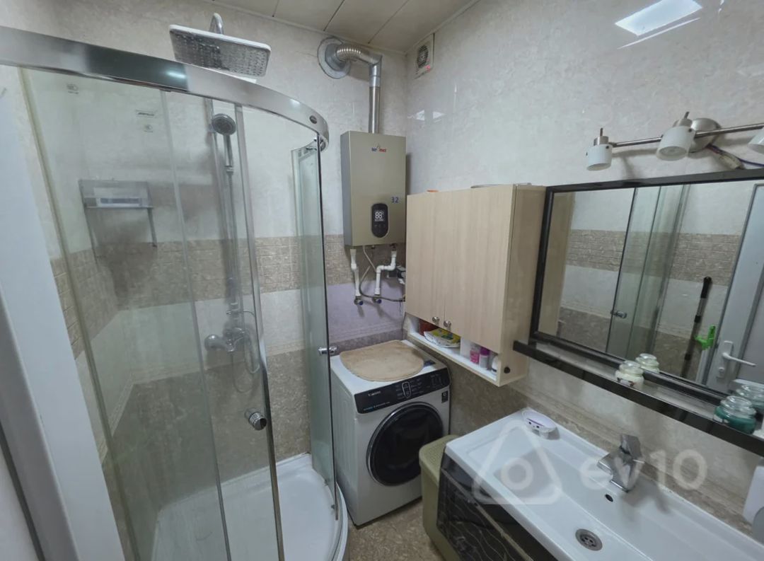 For sale: 2-room apartment (old building), 45 m² — Mənzil, Bakı (7)