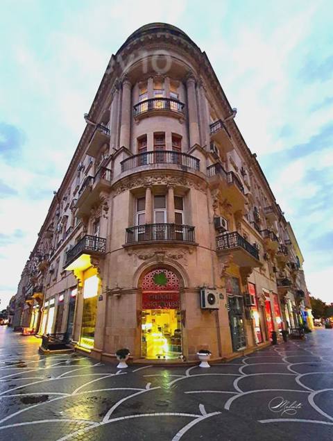 4 otaqlı mənzil, 130 m², Torqovıda. Sahil m.Səbail ray.Nizami küç — Bakı