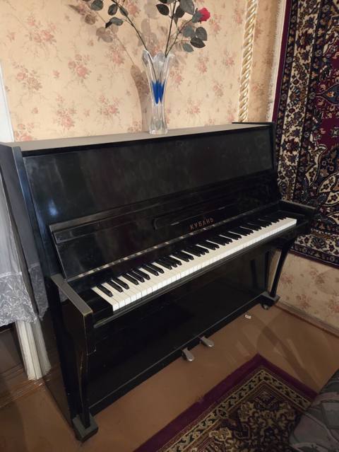 Kubań upright piano - Modell: “Кубань” (upright/royal piano) — Ganja