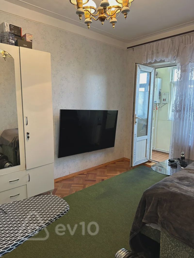 For sale: 2-room apartment (old building), 45 m² — Mənzil, Bakı (7)