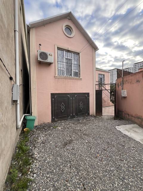 Binəqədi qəs. 4 otaqlı, 140 kv. m — 180 000 ₼ · 4 бөлме · 140 m² · 3 сотық · Баку, Binəqədi · Ev, villa Binəqədi qəs. 4 otaqlı, 140 kv. m — Баку