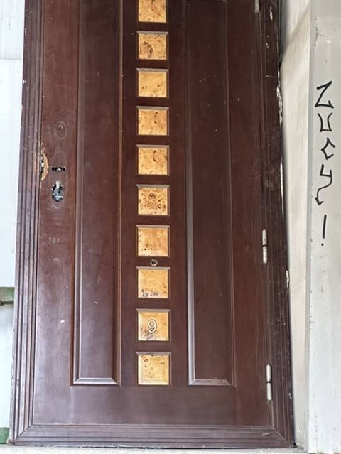 Taxta giriş qapısı - Material: kütləvi ağac, tünd qəhvəyi rəng — 150 ₼ · Bakı · Pəncərələr, qapılar, balkonlar Taxta giriş qapısı - Material: kütləvi ağac, tünd qəhvəyi rəng — Bakı