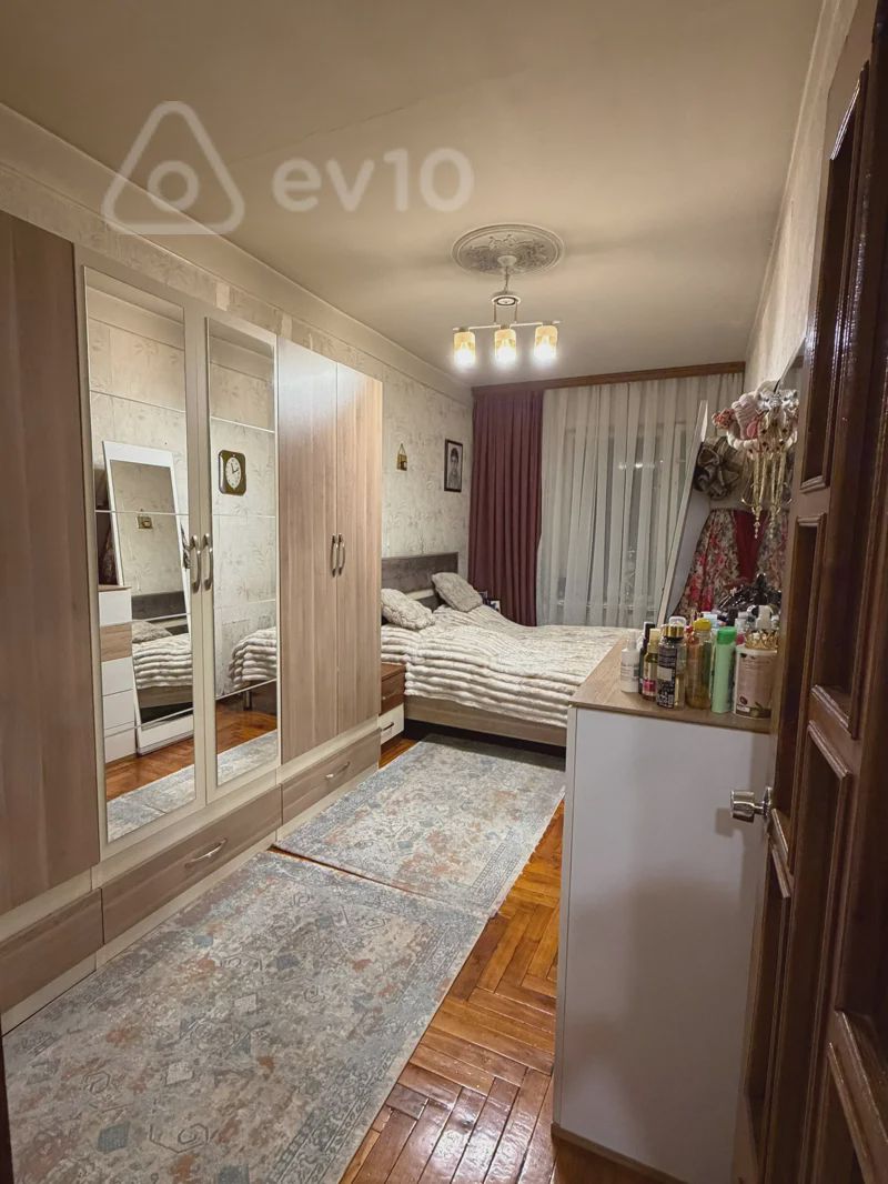 For sale: 2-room apartment (old building), 65 m² — Mənzil, Bakı (7)