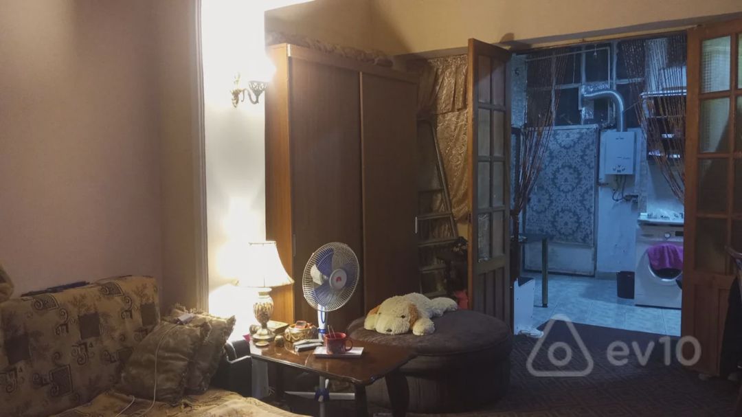 For sale: 2-room apartment (old building), 70 m² — Mənzil, Bakı (10)