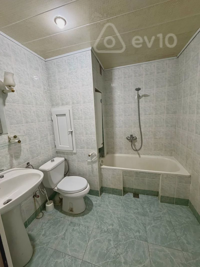 For sale: 2-room apartment (old building), 65 m² — Mənzil, Bakı (12)