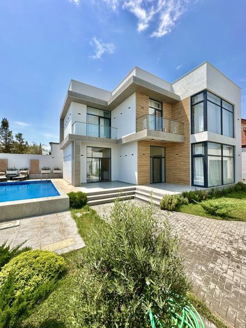 Satılır 4 otaqlı həyət evi/bağ evi 200 m² — 555 000 ₼ · Baku · Ev, villa Satılır 4 otaqlı həyət evi/bağ evi 200 m² — Baku