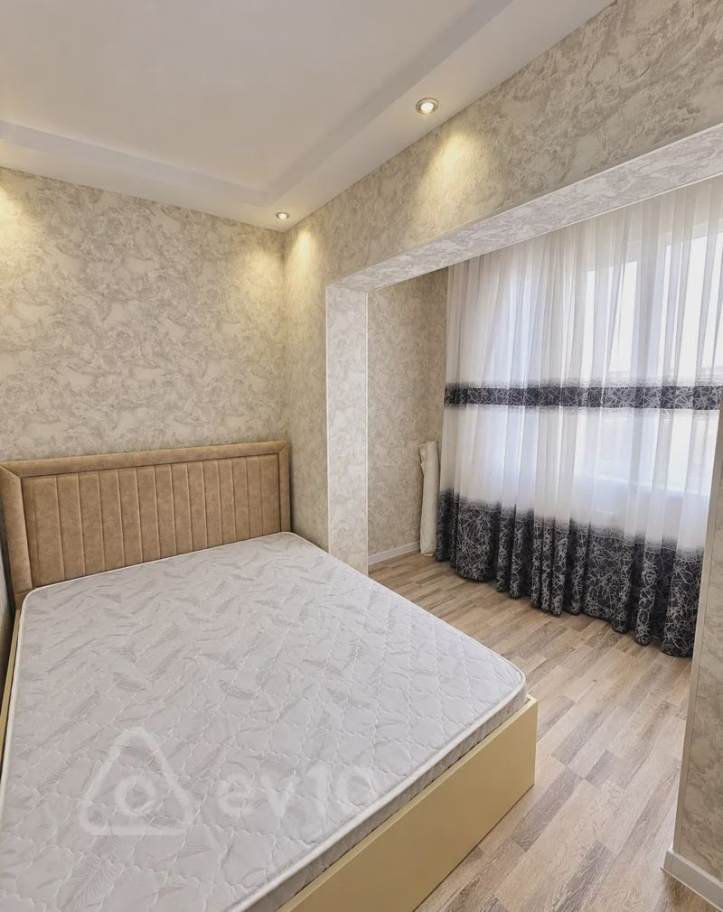 For sale: 2-room apartment (old building), 45 m² — Mənzil, Bakı (5)