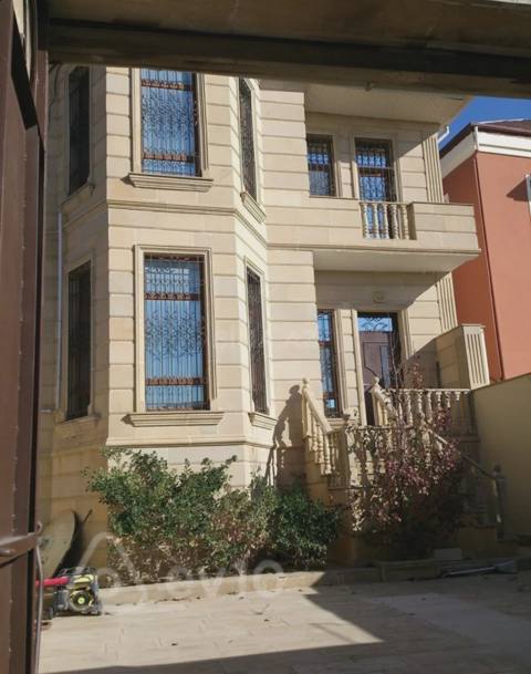 4 otaqlı həyət evi, 200 m², Səbail ray. Badamdar qəs. — kirayə — Баку