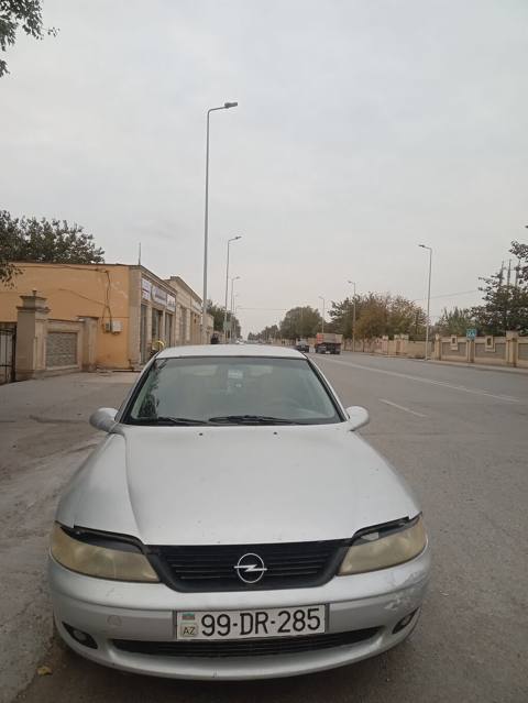 Opel Vectra: 1.8 l 2000 il Sedan — Baku