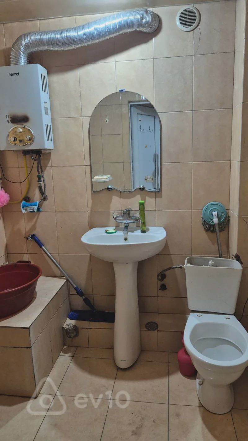 For sale: 1-room apartment (old building), 40 m² — Mənzil, Bakı (8)