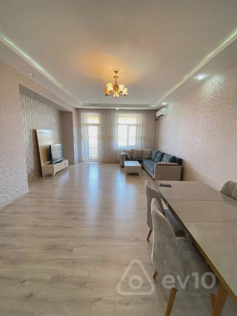 3 otaqlı mənzil, 150 m², Abbas Mirzə Şərifzadə küç. — kirayə — Baku