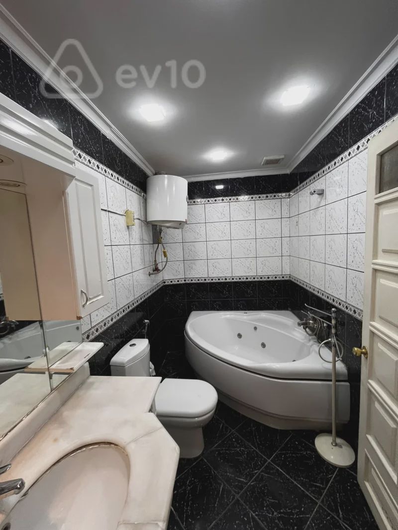 For sale: apartment (old building), 150 m² — Mənzil, Bakı (8)