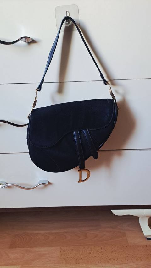 Qadın çiynəasma çantası – qara “saddle” dizaynı - Rəng: Dərin qara — 10 ₼ · Баку · Çantalar, çamadanlar, cüzdanlar Qadın çiynəasma çantası – qara “saddle” dizaynı - Rəng: Dərin qara — Баку