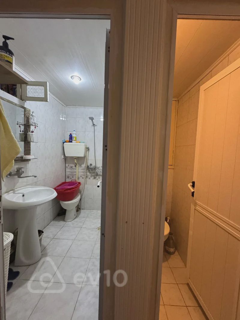 For sale: 4-room apartment (old building), 110 m² — Mənzil, Bakı (11)